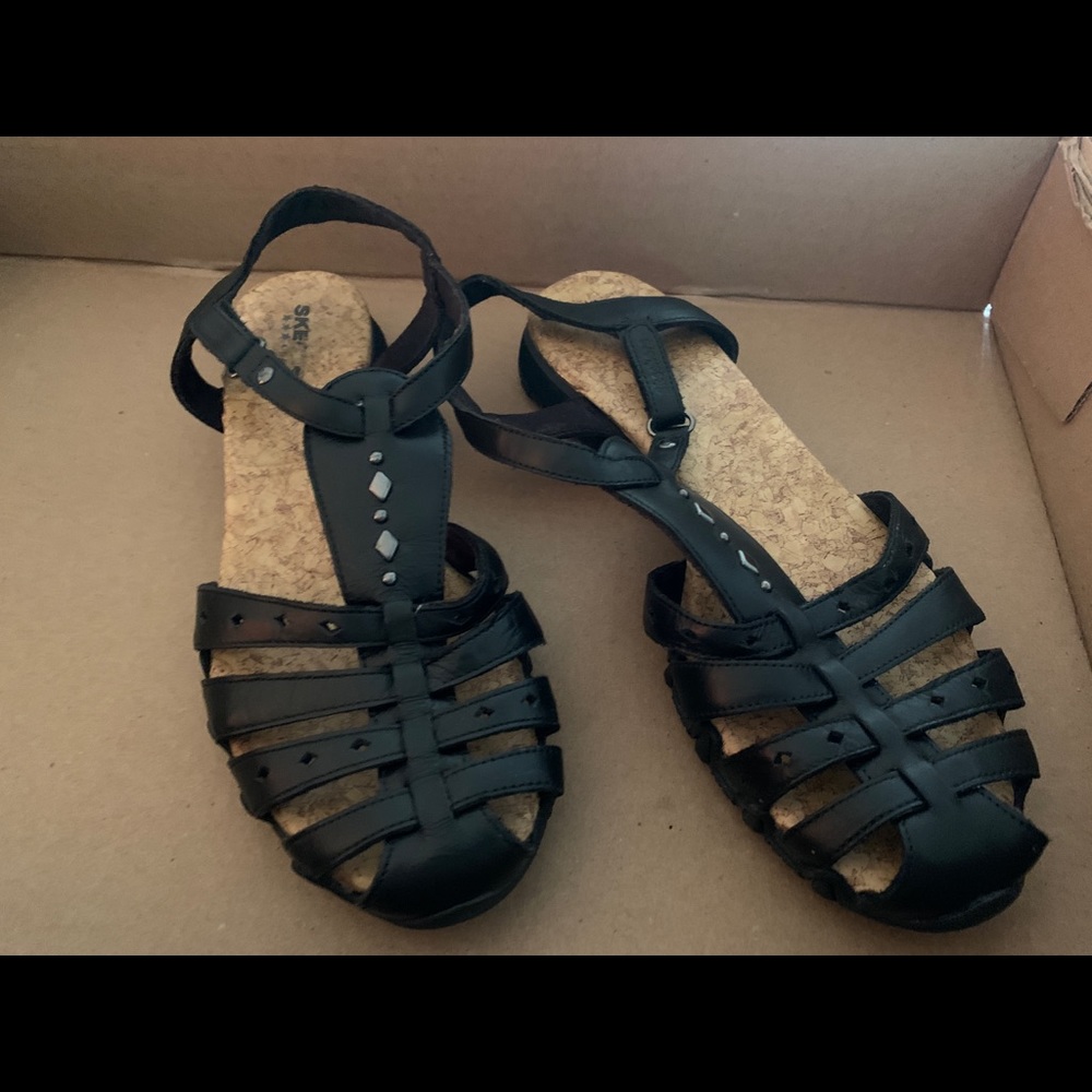 Don’t wear Sketchers sandals 7 1/2